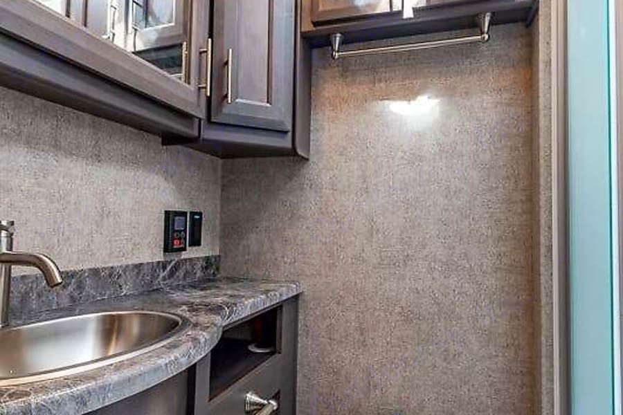 Photo 11 - 2022 Thor Class A Motorhome rental photo 13