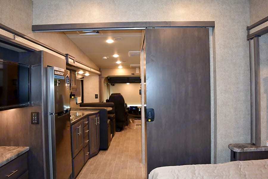 Photo 13 - 2022 Thor Class A Motorhome rental photo 15