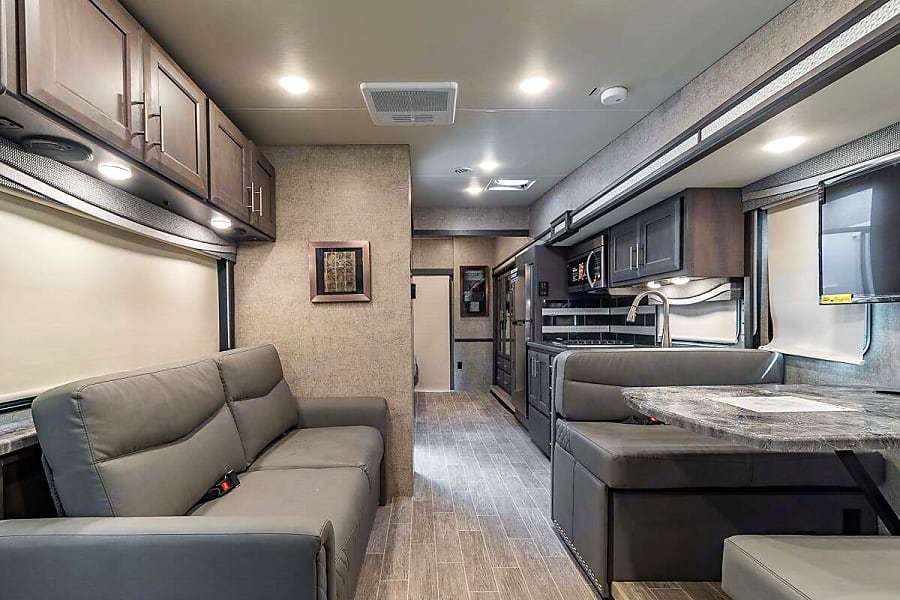 Photo 23 - 2022 Thor Class A Motorhome rental photo 25