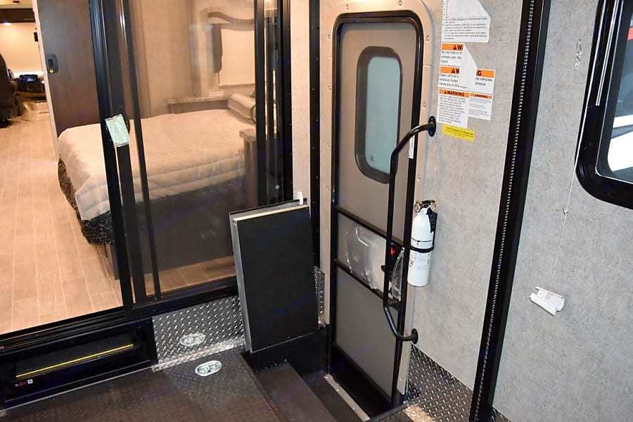 Photo 25 - 2022 Thor Class A Motorhome rental photo 27