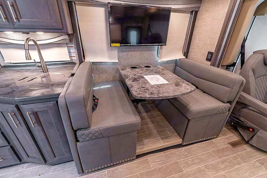 Photo 26 - 2022 Thor Class A Motorhome rental photo 28