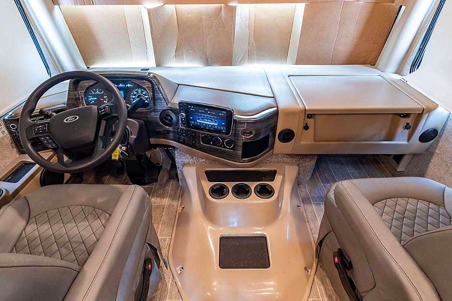 Photo 30 - 2022 Thor Class A Motorhome rental photo 32