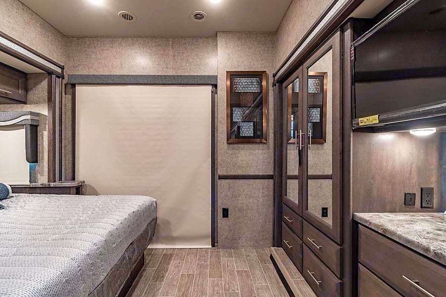 Photo 33 - 2022 Thor Class A Motorhome rental photo 35