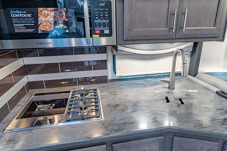 Photo 34 - 2022 Thor Class A Motorhome rental photo 36