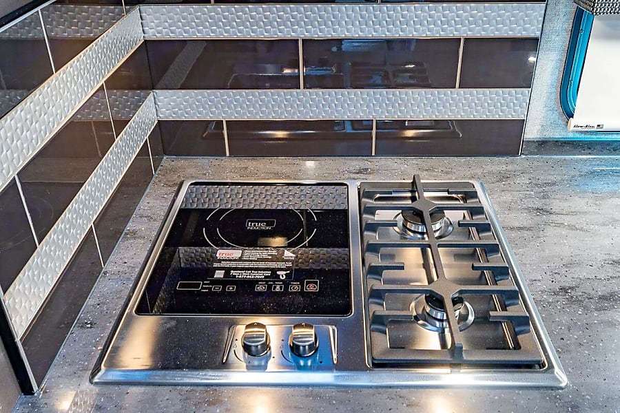 Photo 39 - 2022 Thor Class A Motorhome rental photo 41