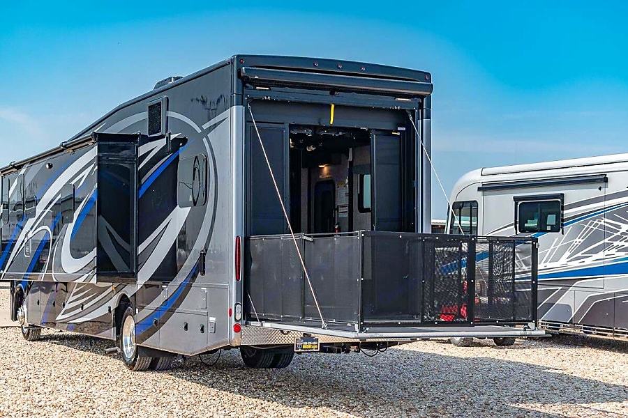 Photo 44 - 2022 Thor Class A Motorhome rental photo 46
