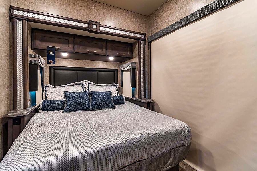 Photo 45 - 2022 Thor Class A Motorhome rental photo 47