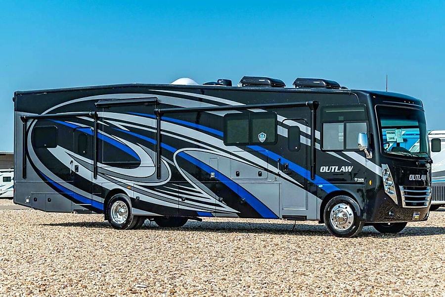 Photo 47 - 2022 Thor Class A Motorhome rental photo 49