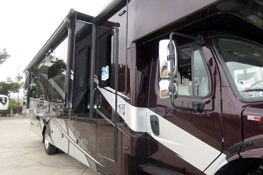 Photo 12 - 2021 Jayco Class C Motorhome rental photo 14