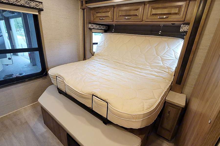Photo 15 - 2021 Jayco Class C Motorhome rental photo 17