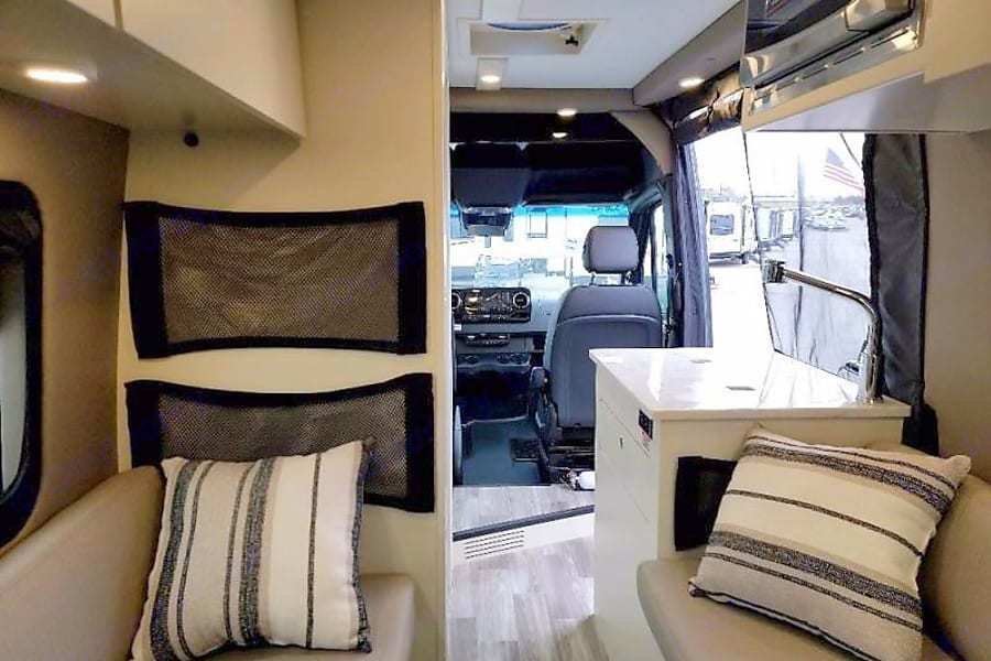 Photo 16 - 2022 Tiffin Motorhomes Class B Motorhome rental photo 18