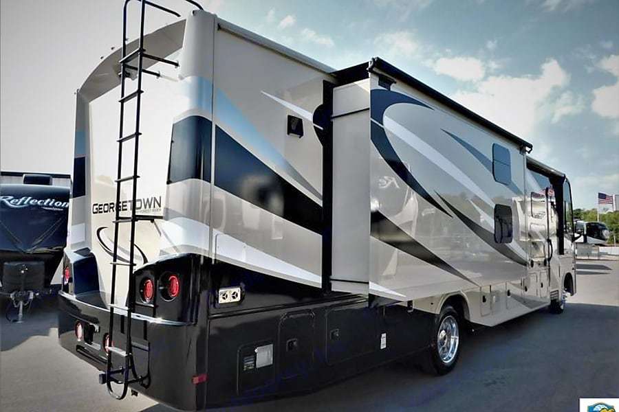 Photo 0 - 2021 Forest River Class A Motorhome rental photo 7
