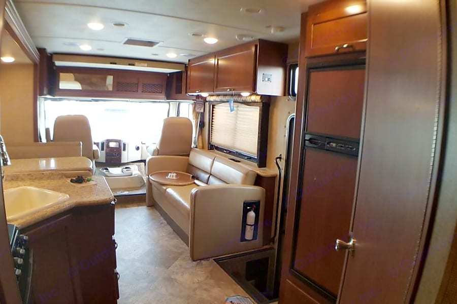 Photo 5 - 2021 Thor Motor Coach Class A Motorhome rental photo 7