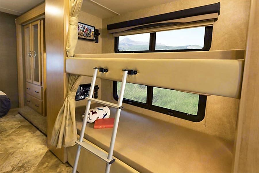 Photo 8 - 2021 Thor Motor Coach Class A Motorhome rental photo 10