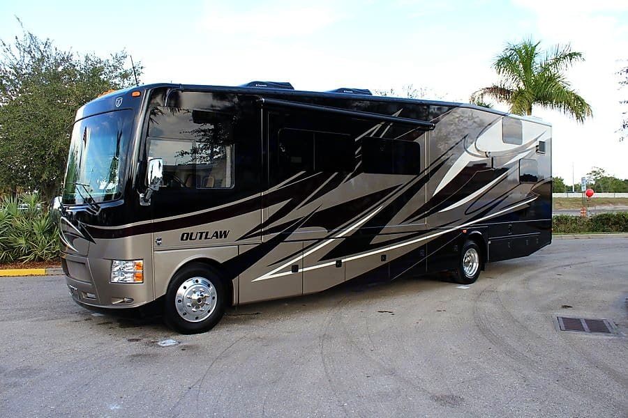 Photo 0 - 2021 Thor Motor Coach Class A Motorhome rental photo 2