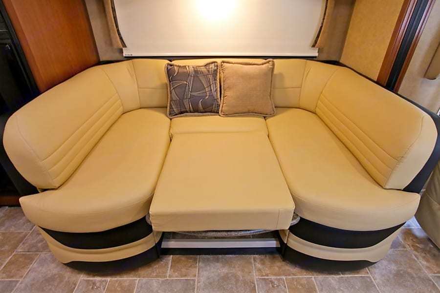 Photo 3 - 2021 Thor Motor Coach Class A Motorhome rental photo 5