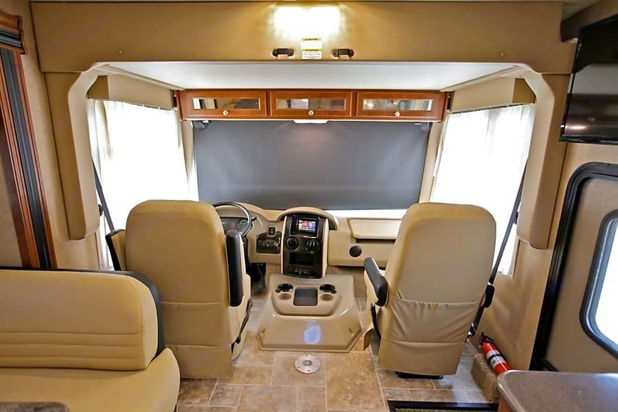 Photo 5 - 2021 Thor Motor Coach Class A Motorhome rental photo 7