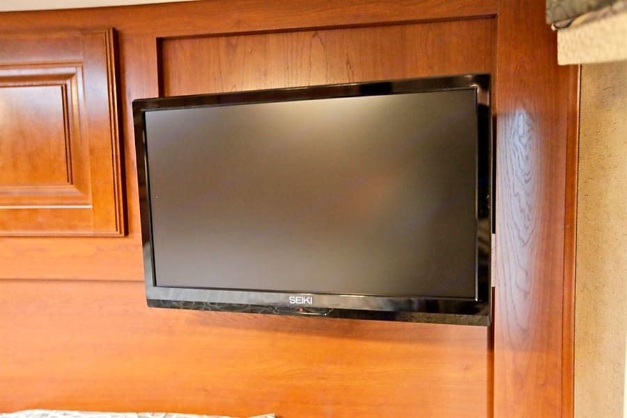 Photo 6 - 2021 Thor Motor Coach Class A Motorhome rental photo 8