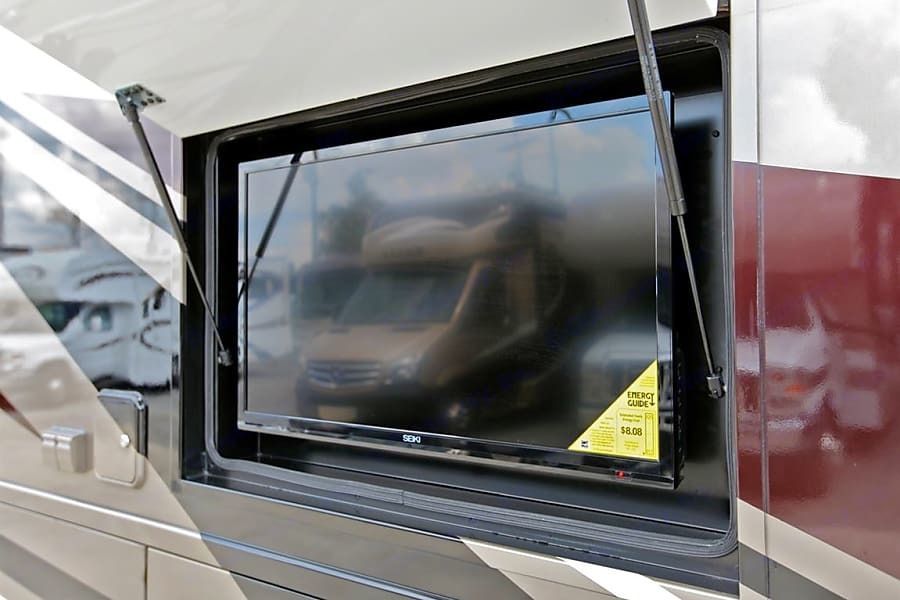 Photo 10 - 2021 Thor Motor Coach Class A Motorhome rental photo 12