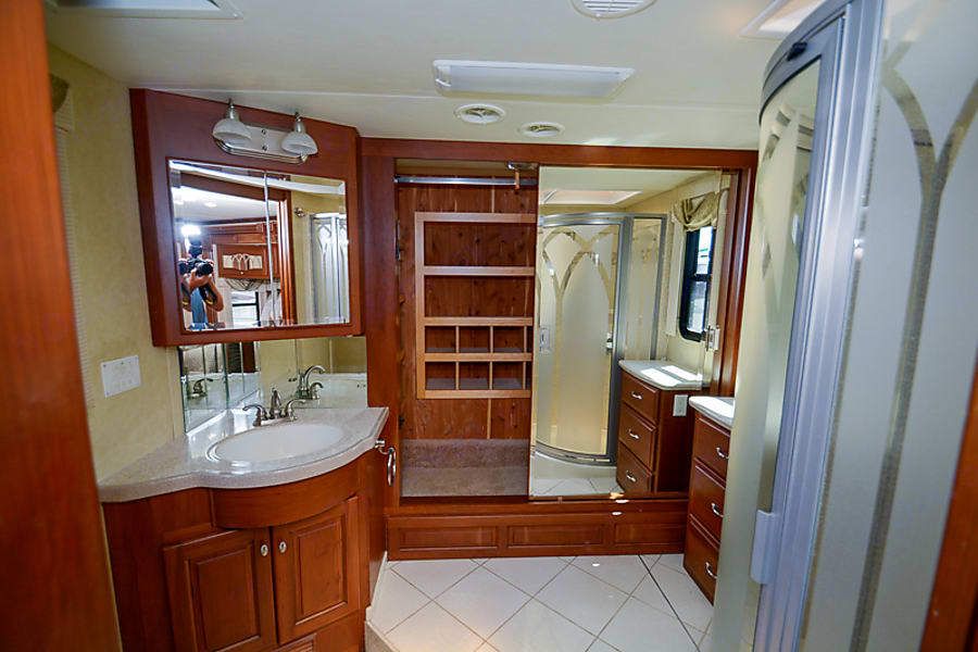 Photo 14 - 2021 Newmar Class A Motorhome rental photo 16