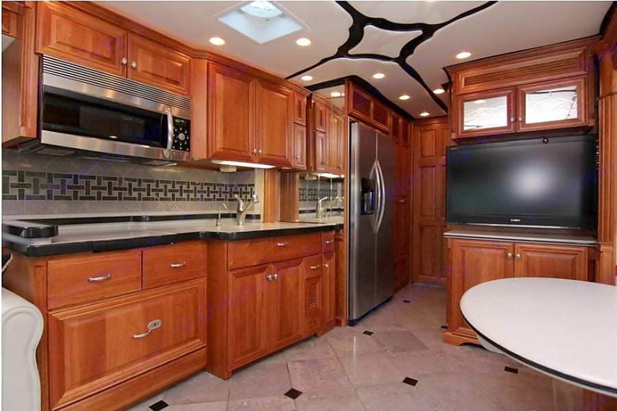 Photo 22 - 2021 Newmar Class A Motorhome rental photo 24