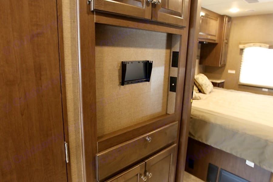 Photo 2 - 2021 Thor Motor Coach Class A Motorhome rental photo 4