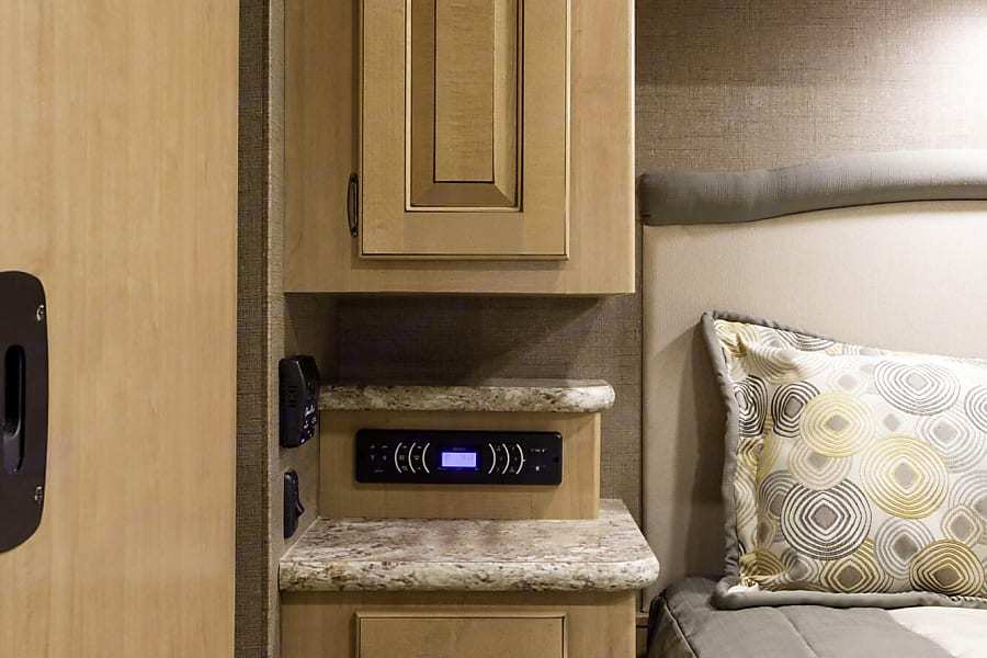 Photo 4 - 2021 Thor Motor Coach Class A Motorhome rental photo 6
