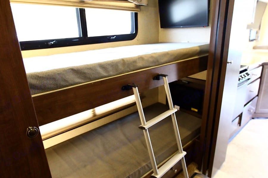 Photo 11 - 2021 Thor Motor Coach Class A Motorhome rental photo 13