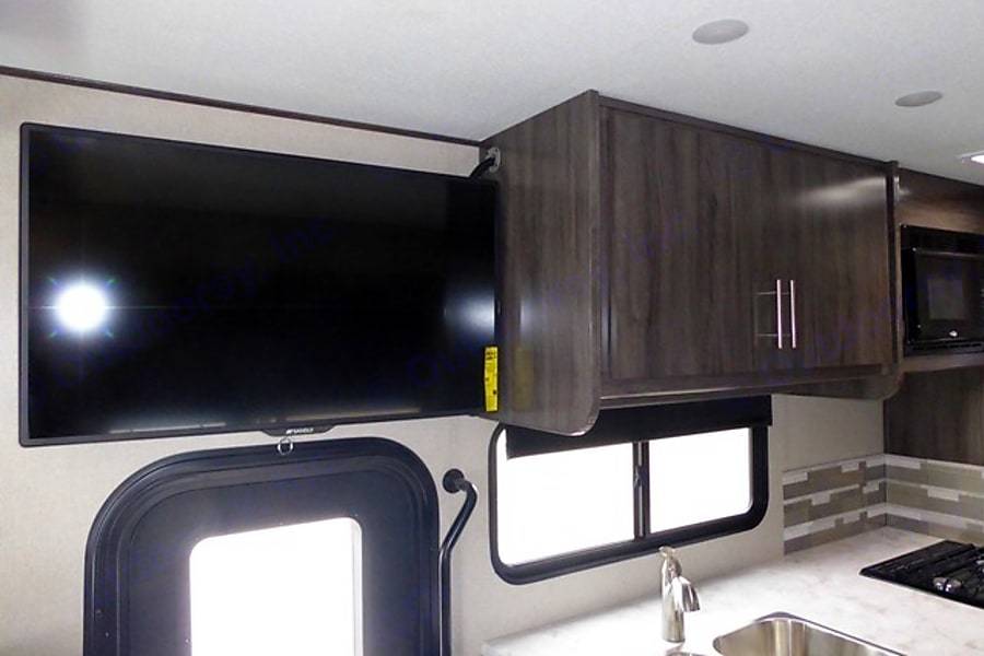Photo 4 - 2018 Holiday  Rambler Class A Motorhome rental photo 6