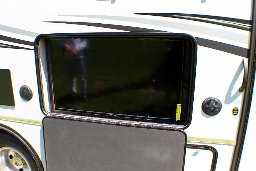 Photo 14 - 2018 Holiday  Rambler Class A Motorhome rental photo 16
