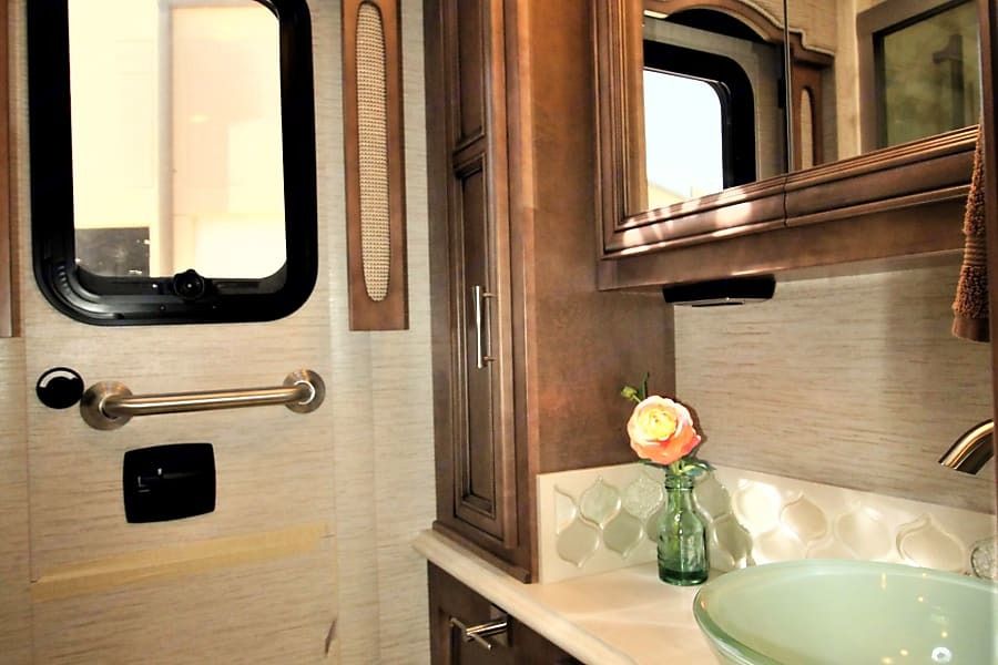 Photo 6 - 2021 Newmar Class A Motorhome rental photo 8
