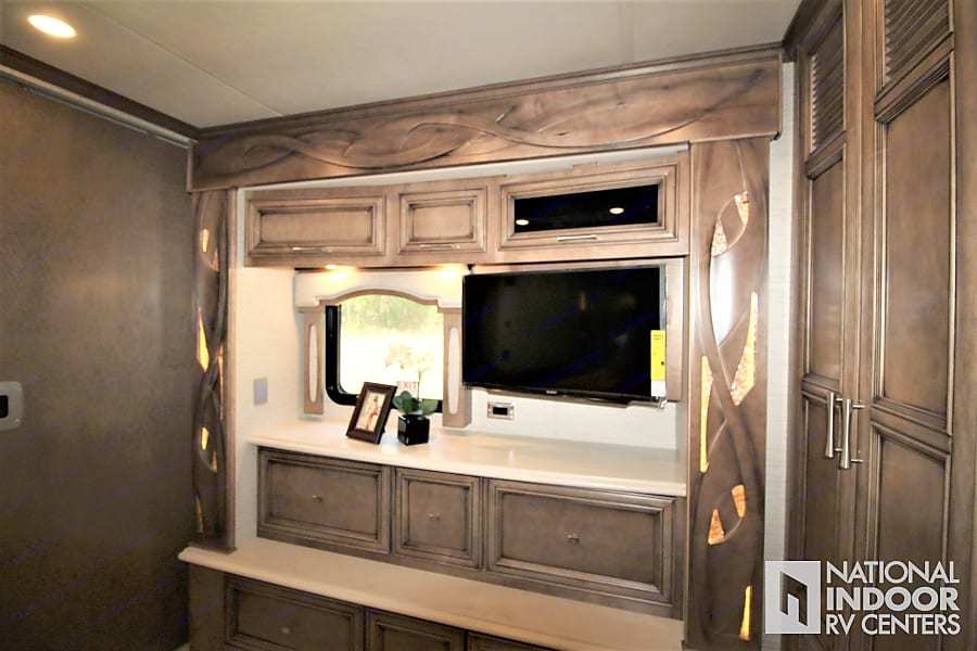 Photo 11 - 2021 Newmar Class A Motorhome rental photo 13