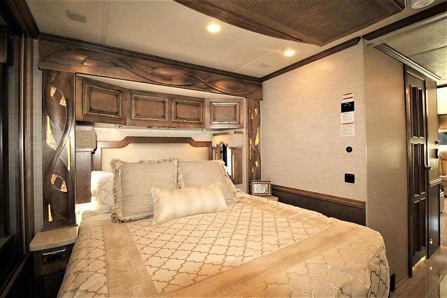 Photo 15 - 2021 Newmar Class A Motorhome rental photo 17