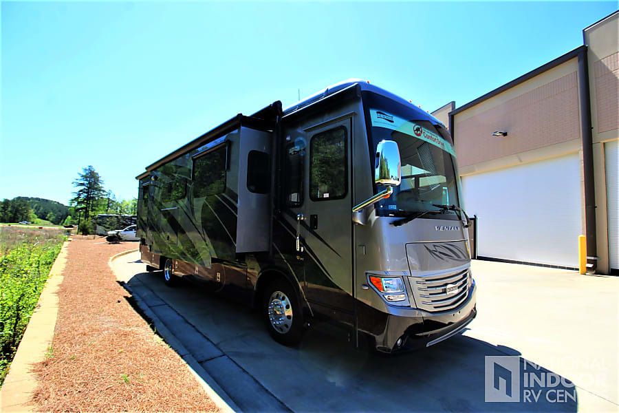Photo 17 - 2021 Newmar Class A Motorhome rental photo 19
