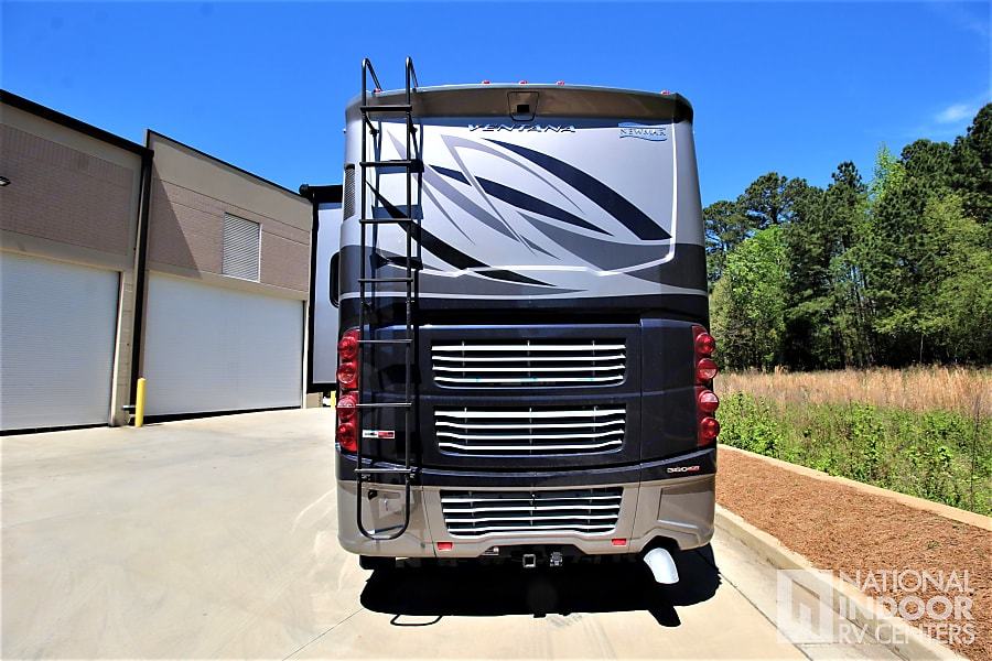 Photo 23 - 2021 Newmar Class A Motorhome rental photo 25
