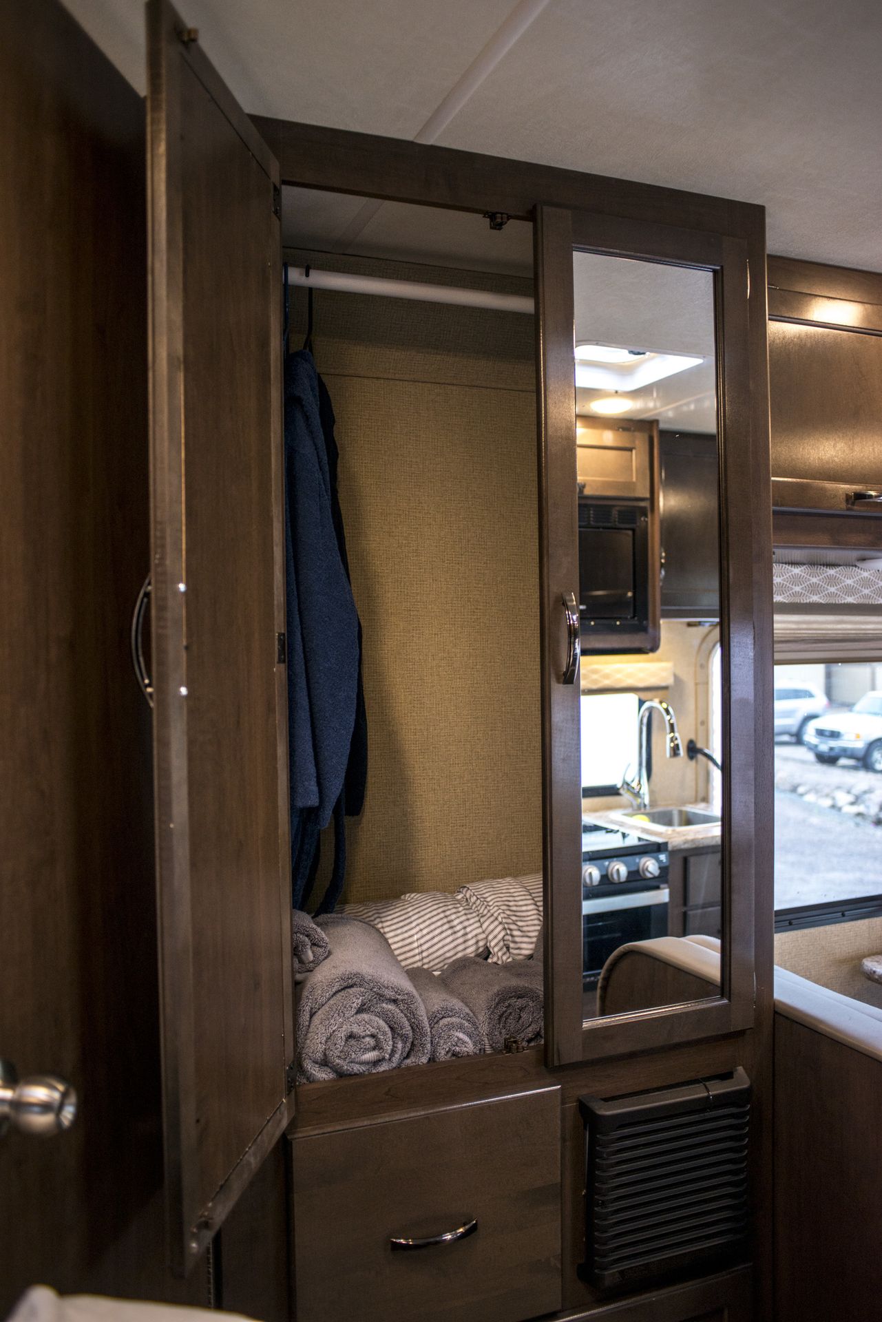 Photo 18 - 2019 Thor Class C Motorhome rental photo 19
