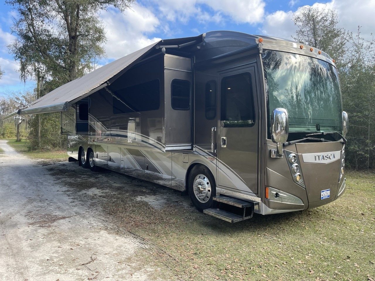 Photo 0 - 2016 Winnebago Class A Motorhome rental photo 2