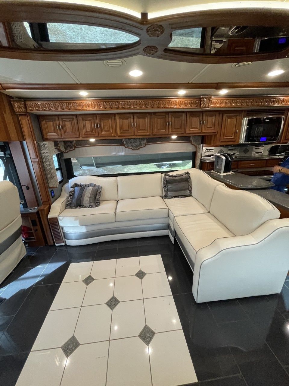 Photo 4 - 2016 Winnebago Class A Motorhome rental photo 6