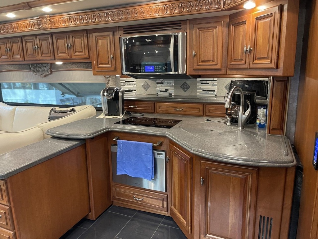 Photo 11 - 2016 Winnebago Class A Motorhome rental photo 13