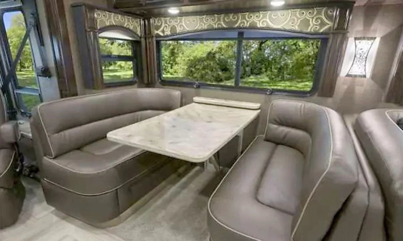 Photo 2 - 2020 Thor Class A Motorhome rental photo 4