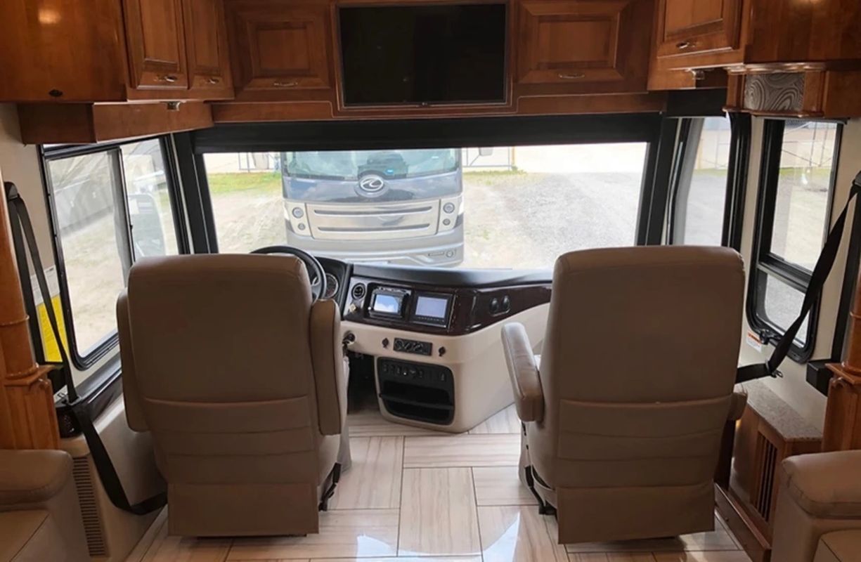 Photo 4 - 2020 American Coach Class A Motorhome rental photo 6