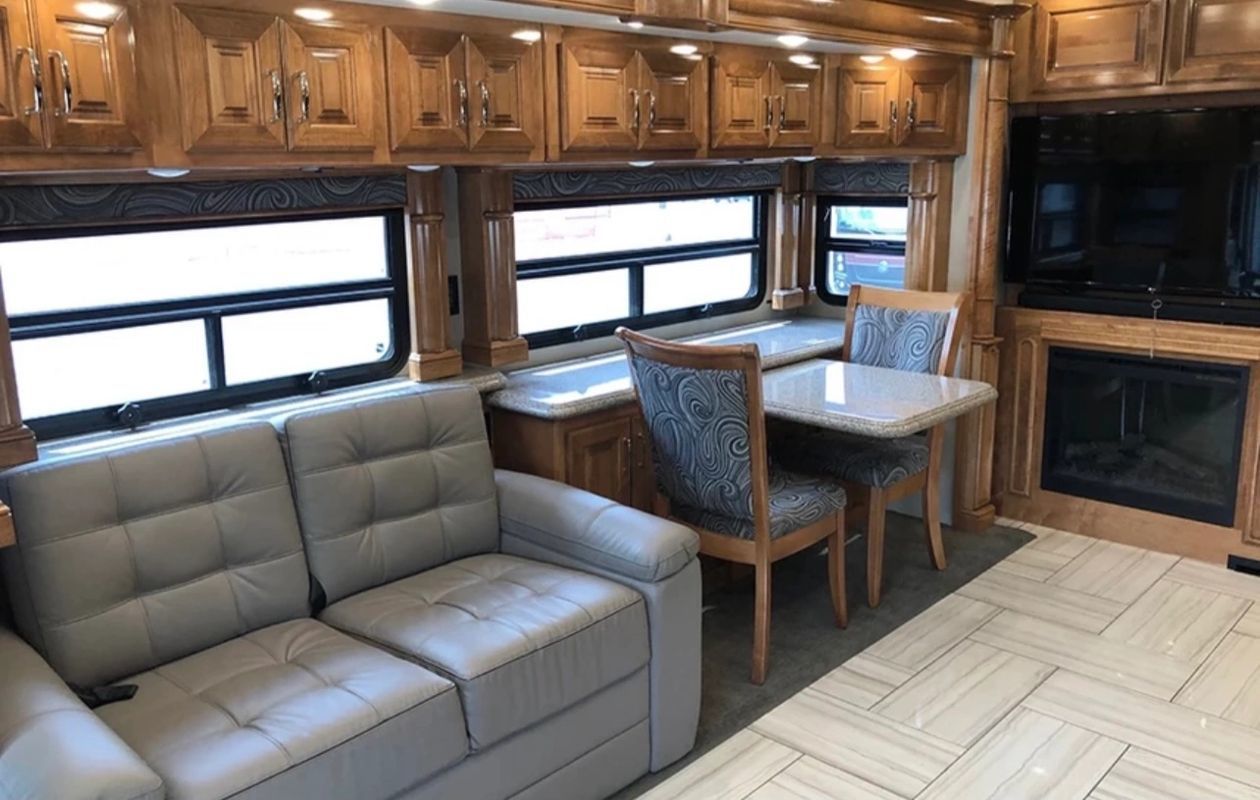 Photo 6 - 2020 American Coach Class A Motorhome rental photo 8