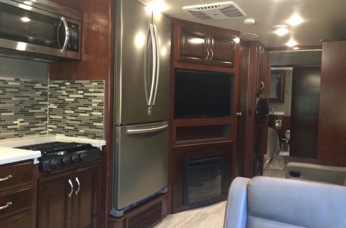 Photo 1 - 2020 Fleetwood Class A Motorhome rental photo 3
