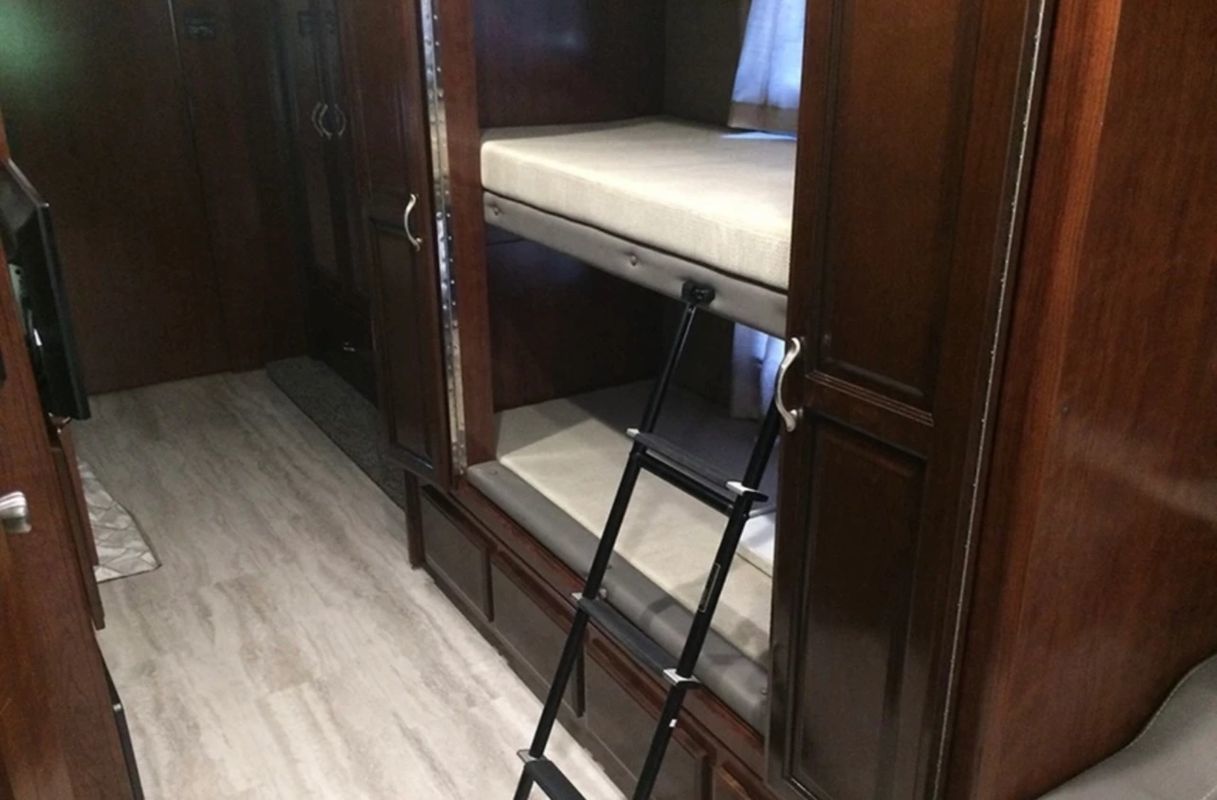 Photo 4 - 2020 Fleetwood Class A Motorhome rental photo 6
