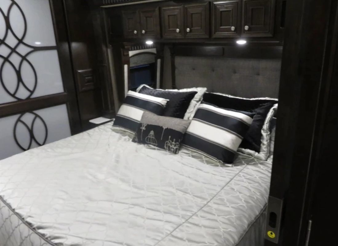 Photo 7 - 2020 MONACAO Class A Motorhome rental photo 9