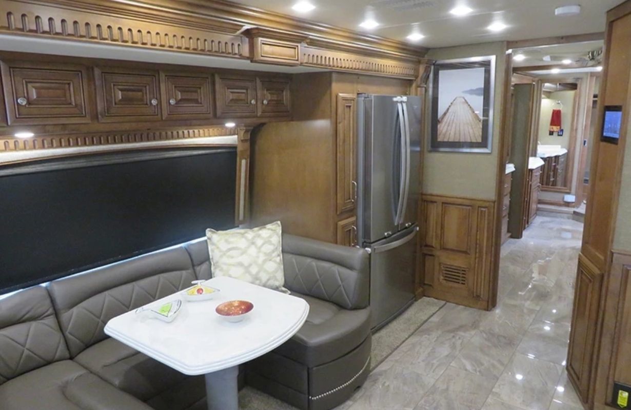 Photo 5 - 2020 Monaco Class A Motorhome rental photo 7