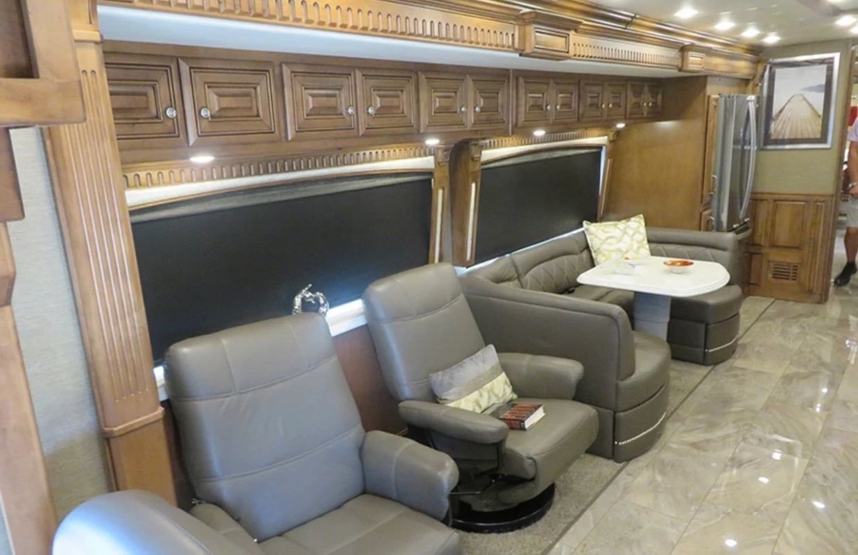 Photo 6 - 2020 Monaco Class A Motorhome rental photo 8