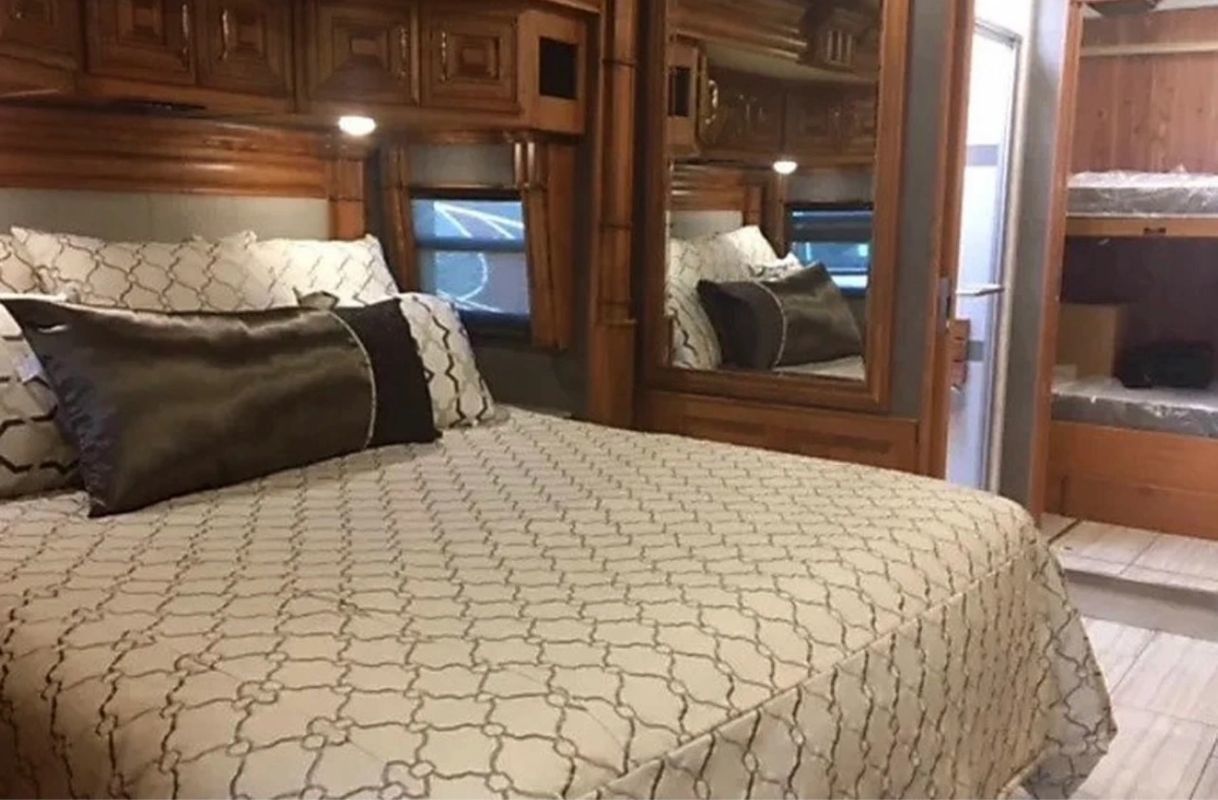 Photo 7 - 2020 American Coach Class A Motorhome rental photo 9