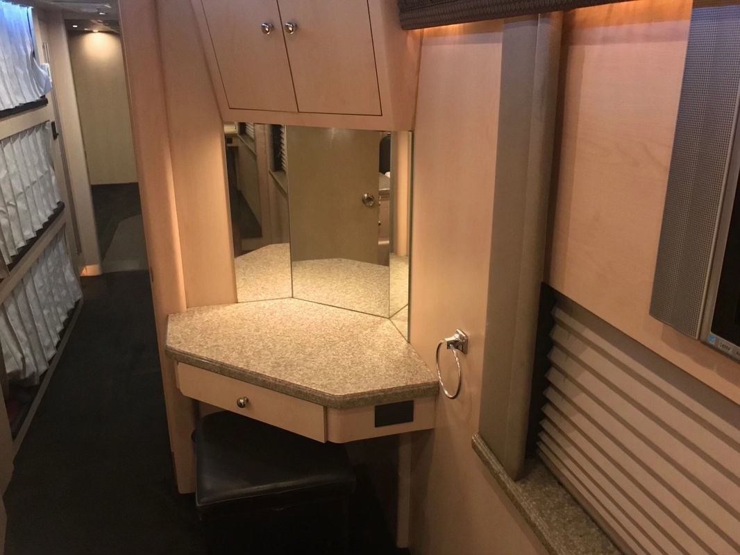 Photo 3 - 2005 Prevost Class A Motorhome rental photo 5