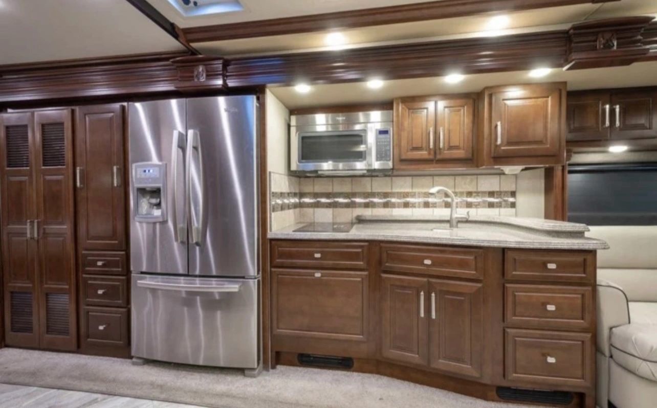 Photo 5 - 2018 American Coach Class A Motorhome rental photo 7